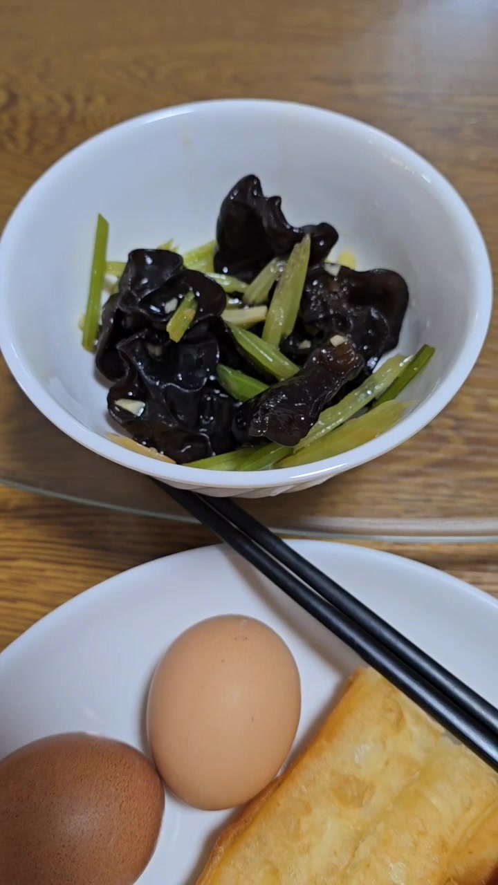 民宿早餐,鸡蛋豆浆油条包子吃饱就好。退房走起,唐布拉乔尔玛