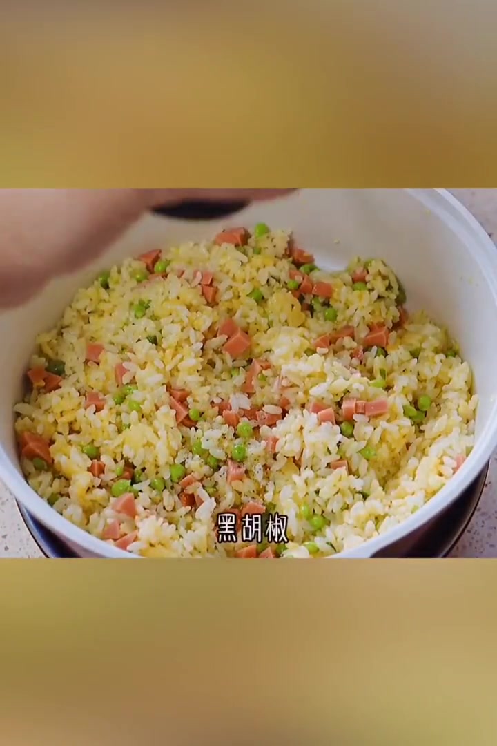 用剩米饭做创意薯片炒饭，馋哭隔壁小孩