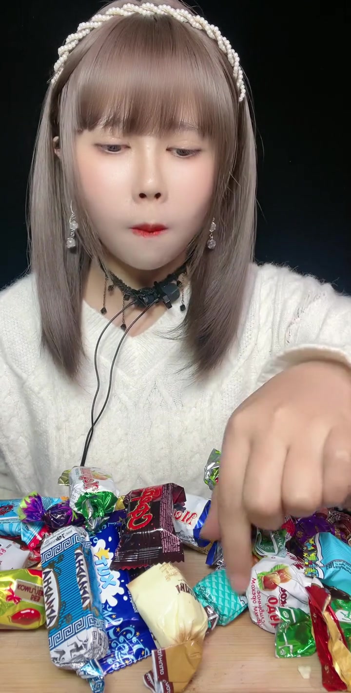 开袋紫皮糖多种口味先尝尝巧克力的咋样