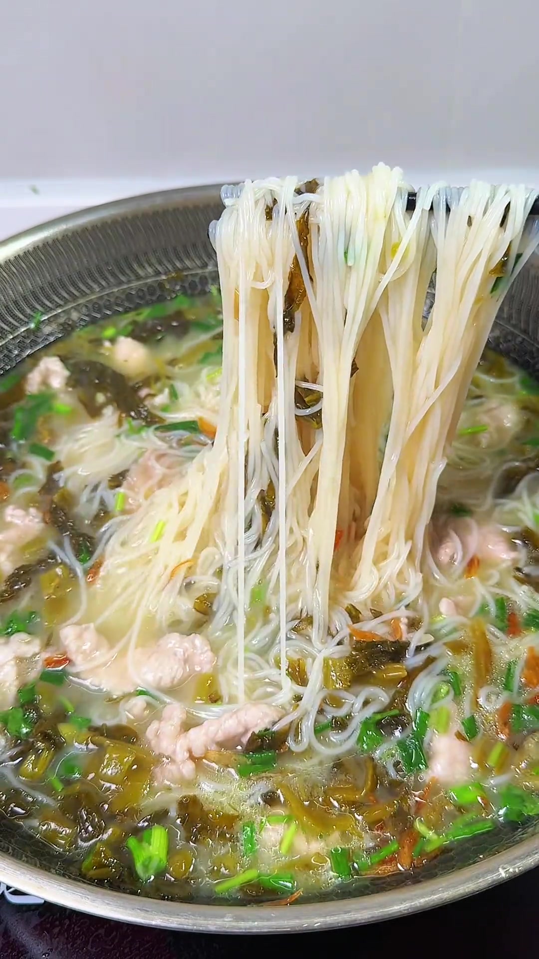 仙游特色美食“酸菜米粉汤”酸酸的非常开胃，米粉也很爽滑