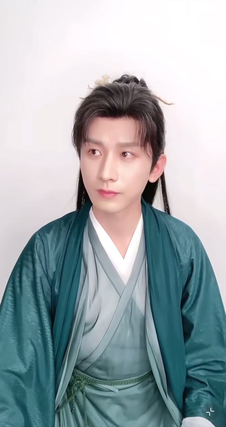 他看起来真的不太聪明的样子……