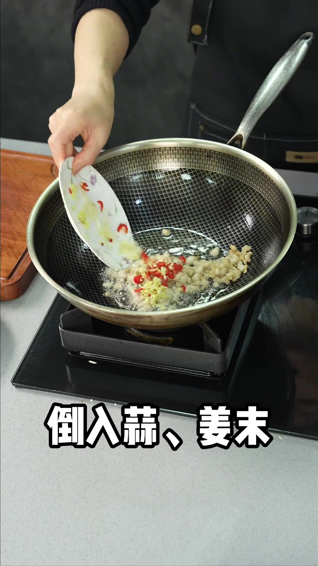 花甲炒韭菜花，鲜香可口，下饭下酒超棒