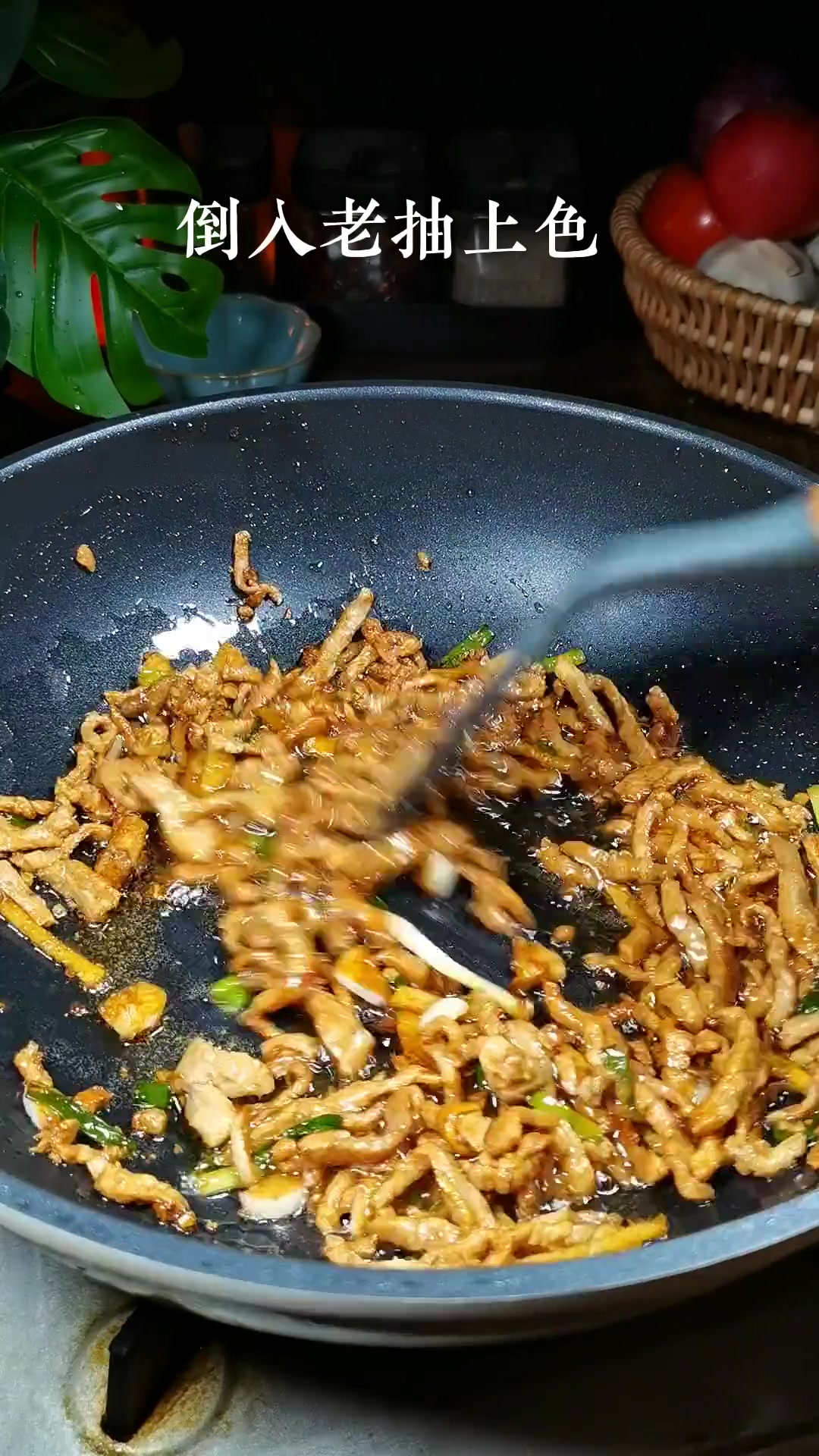 爱吃面条就试试这热汤肉丝面，做法简，汤鲜味美