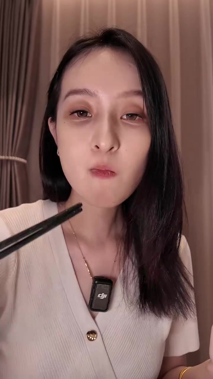 夏天傍晚北京胡同露台吃江西菜喝扎啤太完美啦！