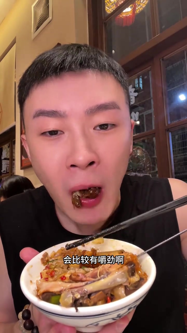 又发现一家宝藏湘菜馆，还没到饭店人就坐满了