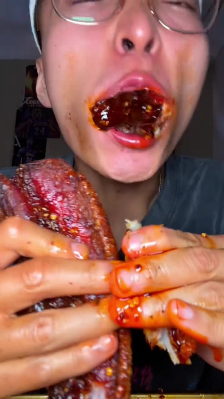 烧烤!辣条!爆辣猪肘子!火鸡面!脆皮五花肉!太爆爽了吧!