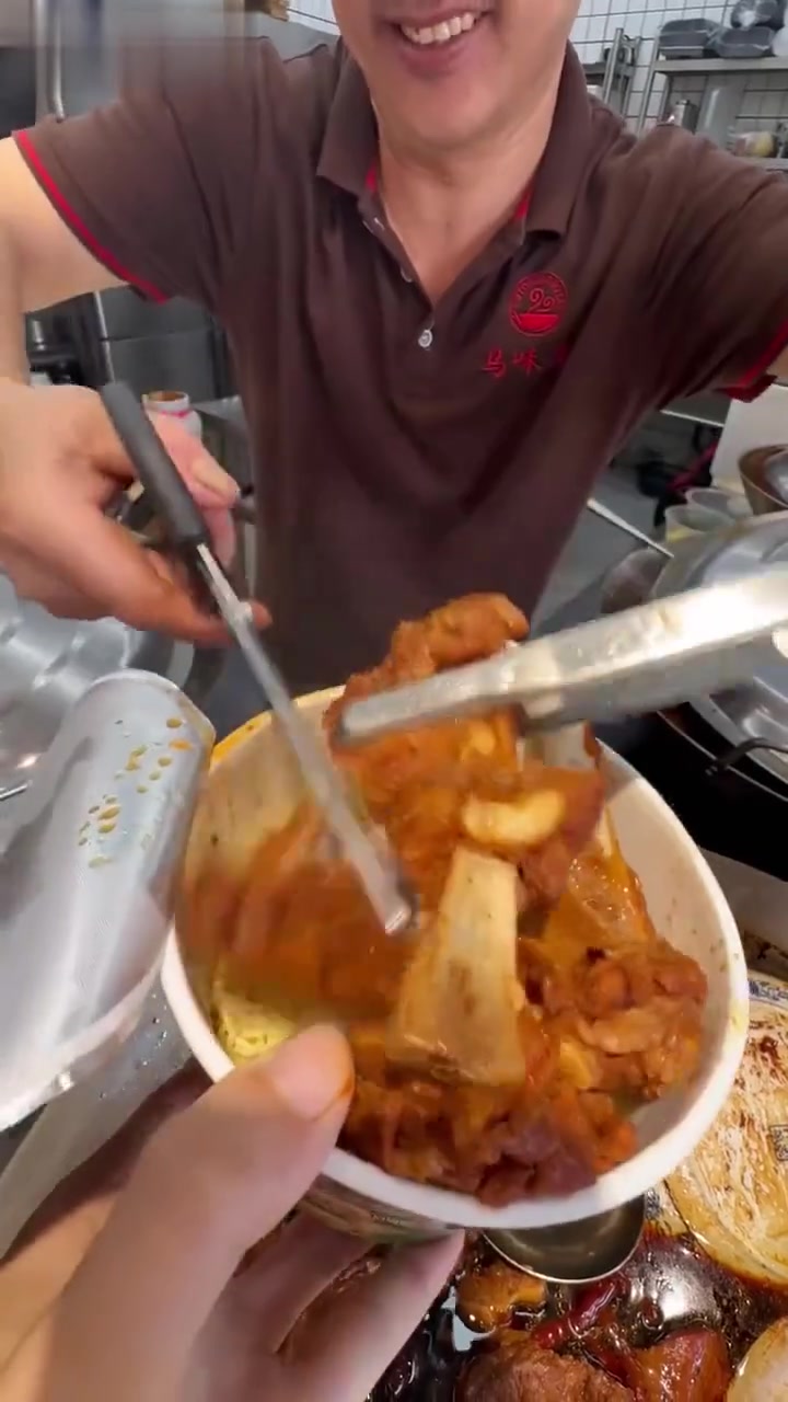 斜开羊给泡面加羊肉羊排香锅炖鸡面超香