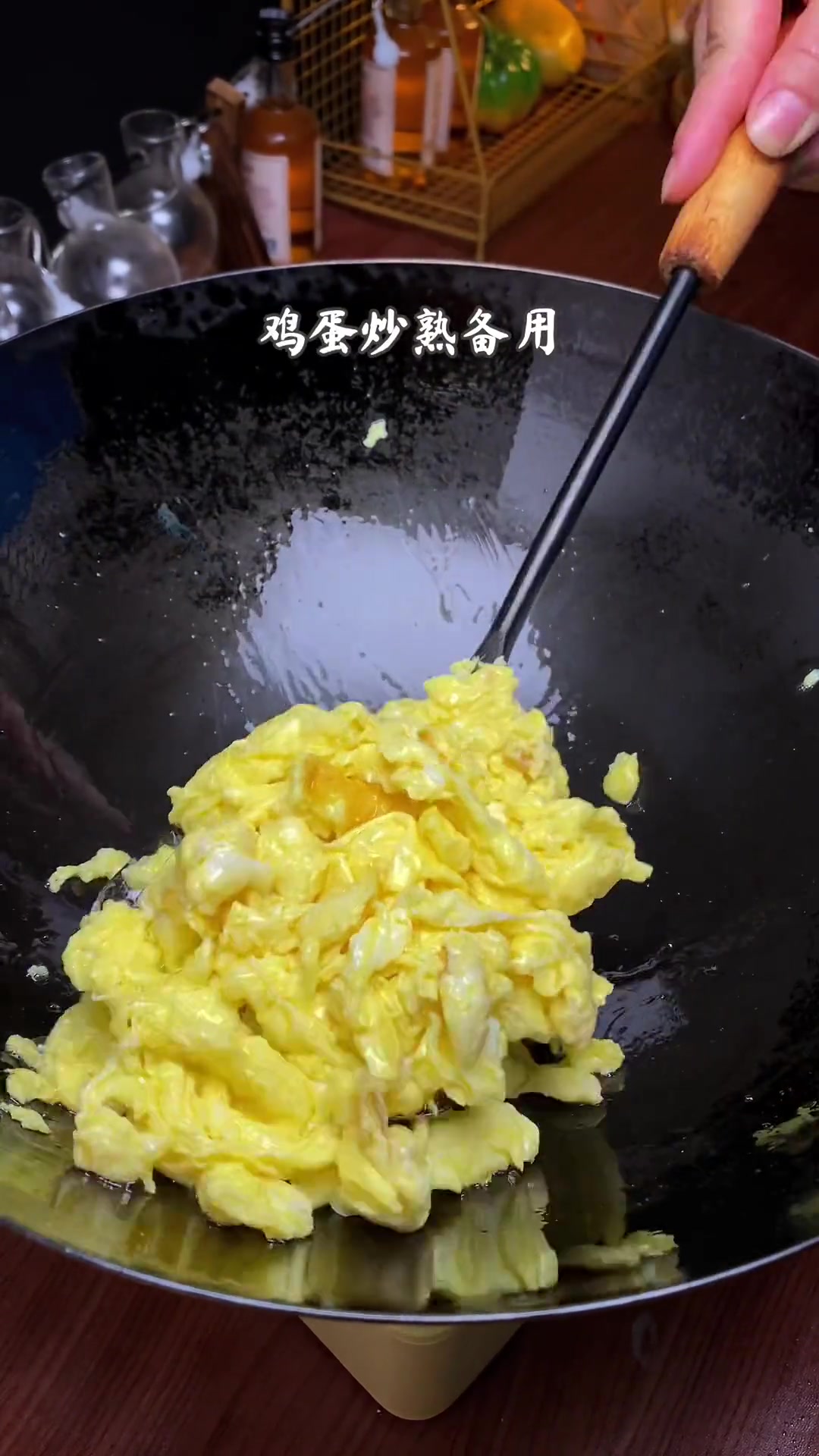 粉皮不要再凉拌了,这样和辣椒一起炒鸡蛋,太好吃了