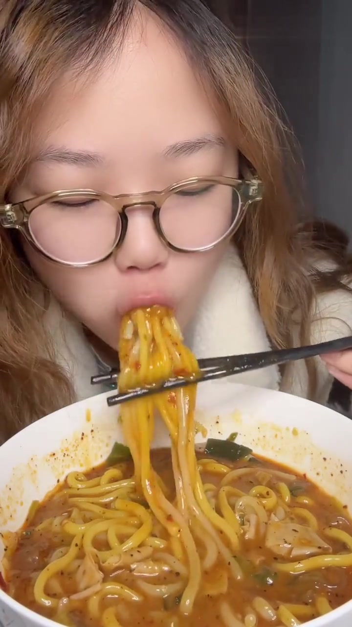 黏糊麻辣烫吃一口就迷糊