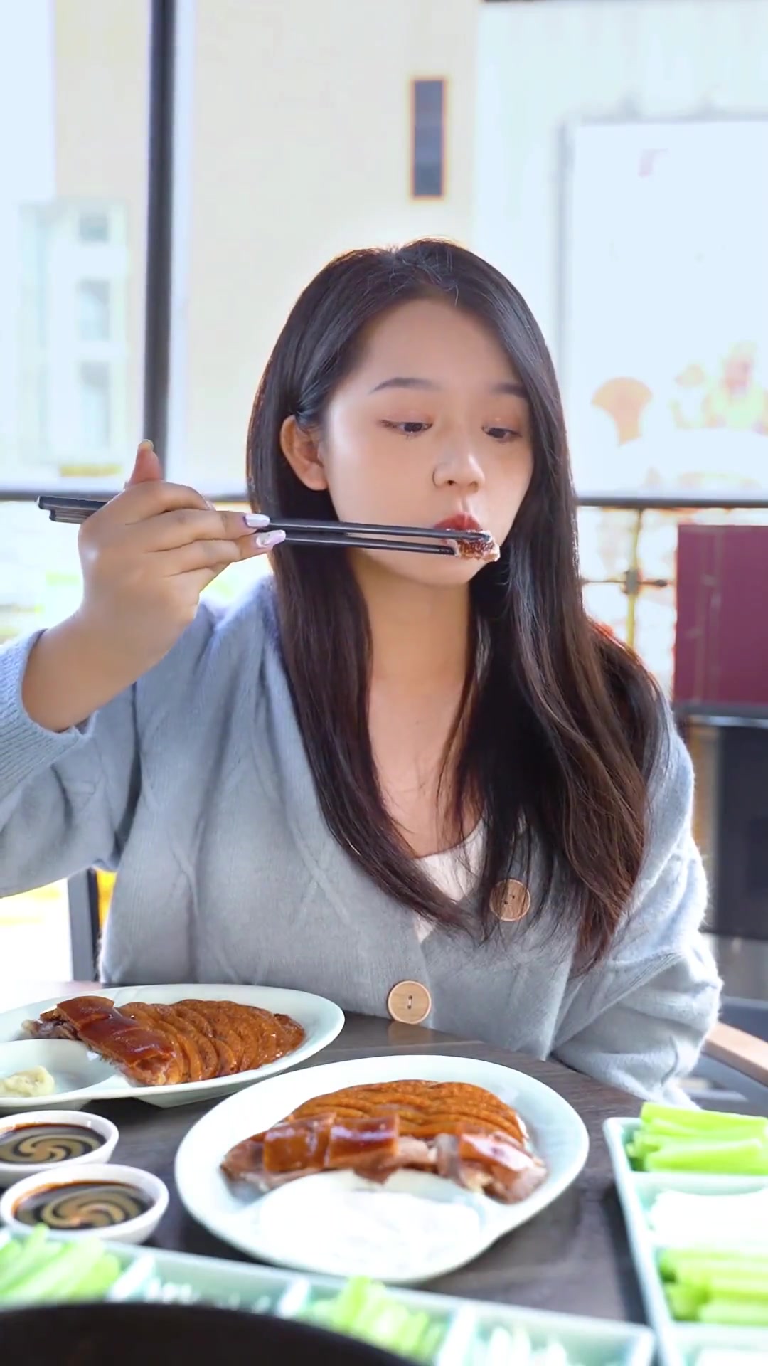 正宗北京果木烤鸭，鸭皮蘸白糖，超绝！