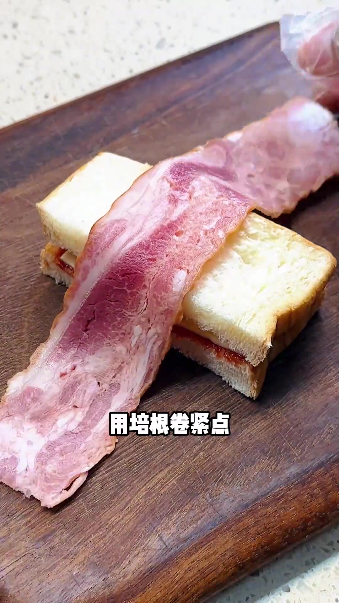 孩子的早餐既要简单又要营养,这个培根芝士吐司卷10多分钟就搞定了,赶紧试试吧