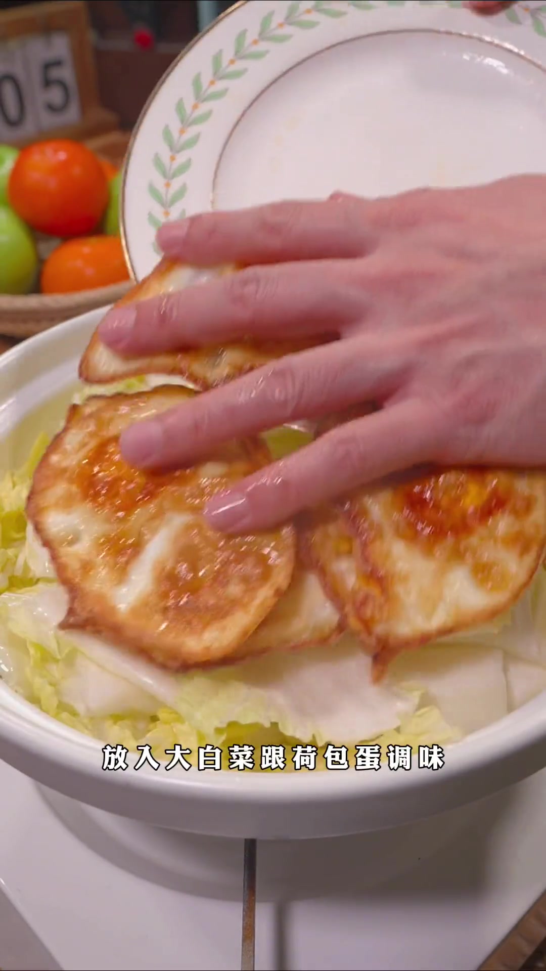 晚上不知道吃什么菜，一定要试试这道白菜鸡蛋煲，简单又方便，比大鱼大肉还要正点～