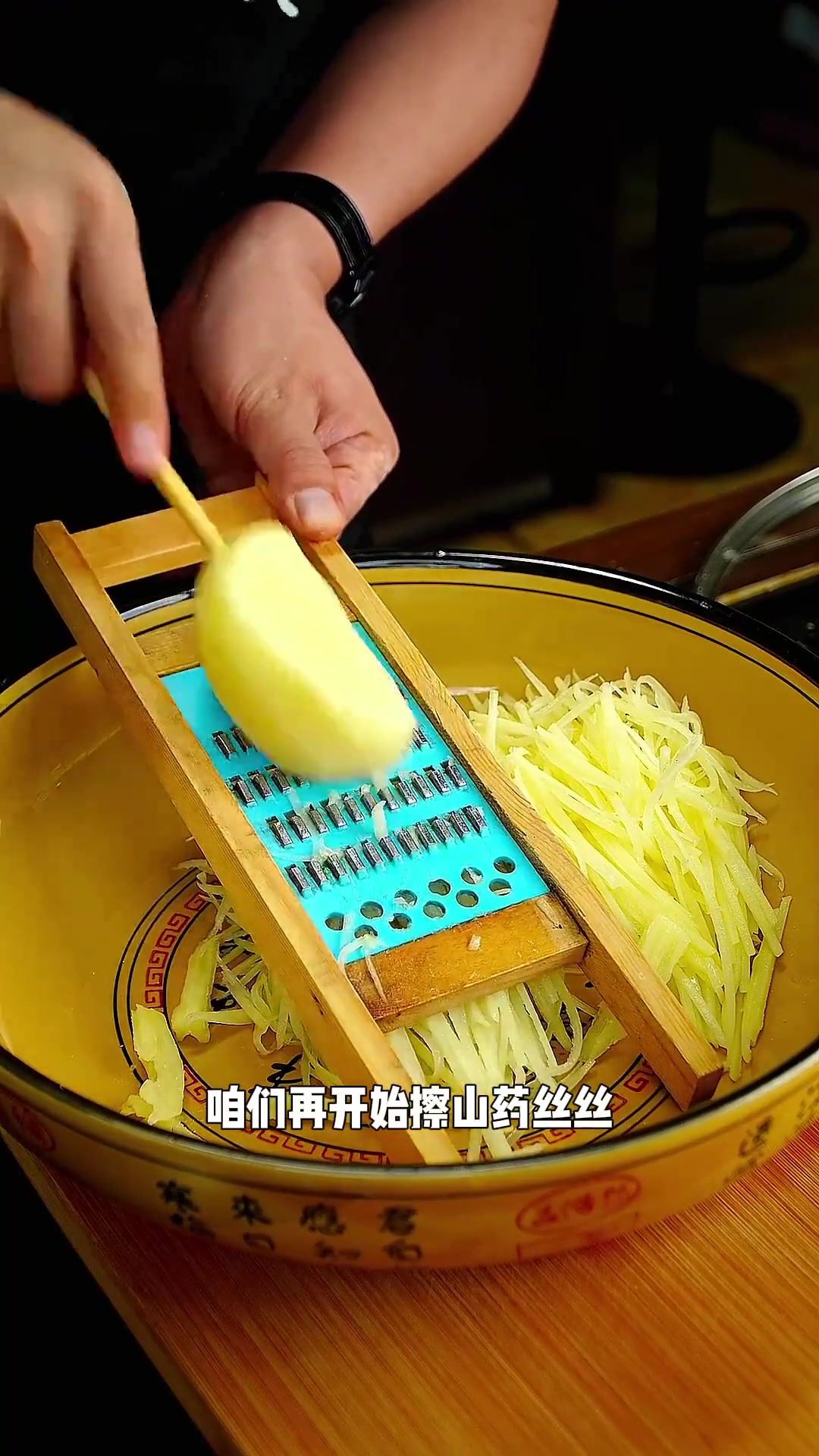 今天来一道炒山药丸子,不会做的家人们快来学学吧