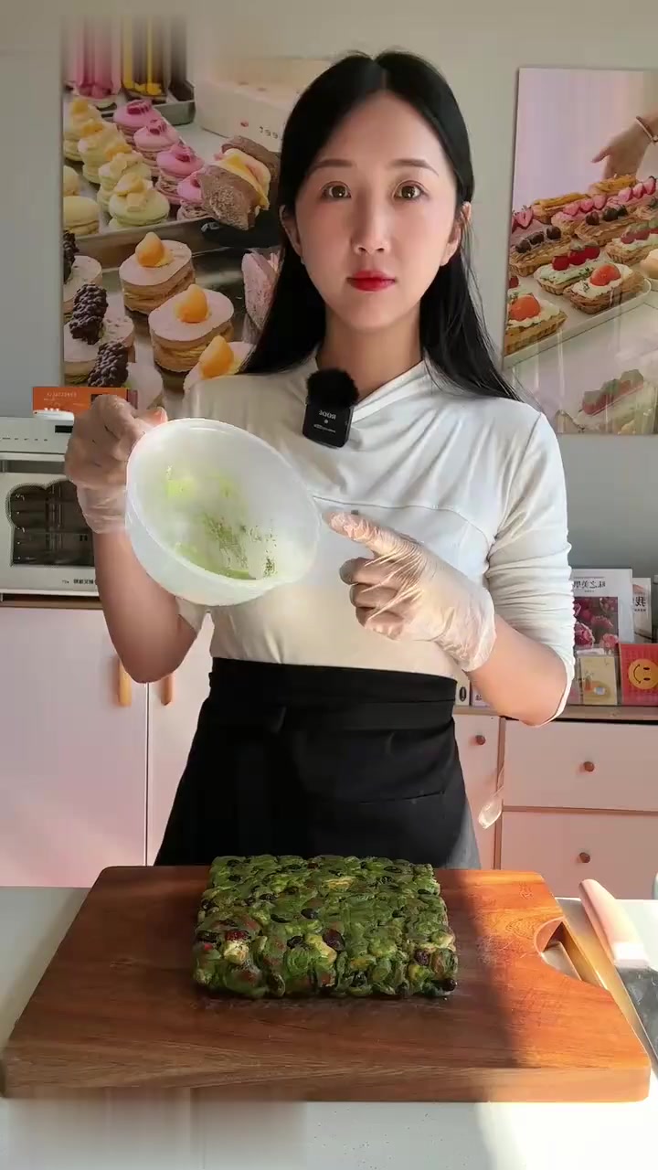 谁发明的雪花酥啊！太好吃了！黄油40克椰子油15克棉花糖200克全脂奶粉40克抹茶粉5～1