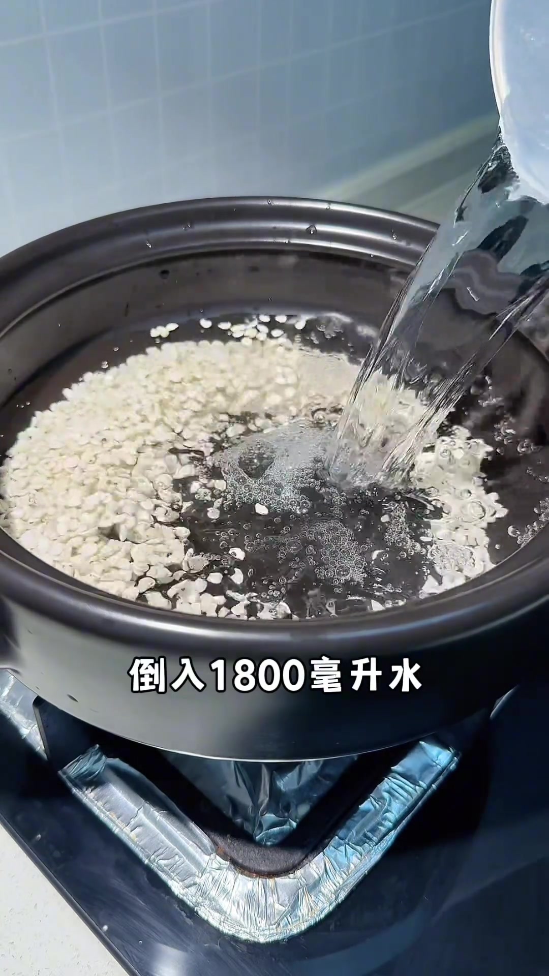 这个季节多喝这个山药薏米排骨汤，经常吹空调，想要湿气退退退，多给自己和家人煮一碗，喝上一碗