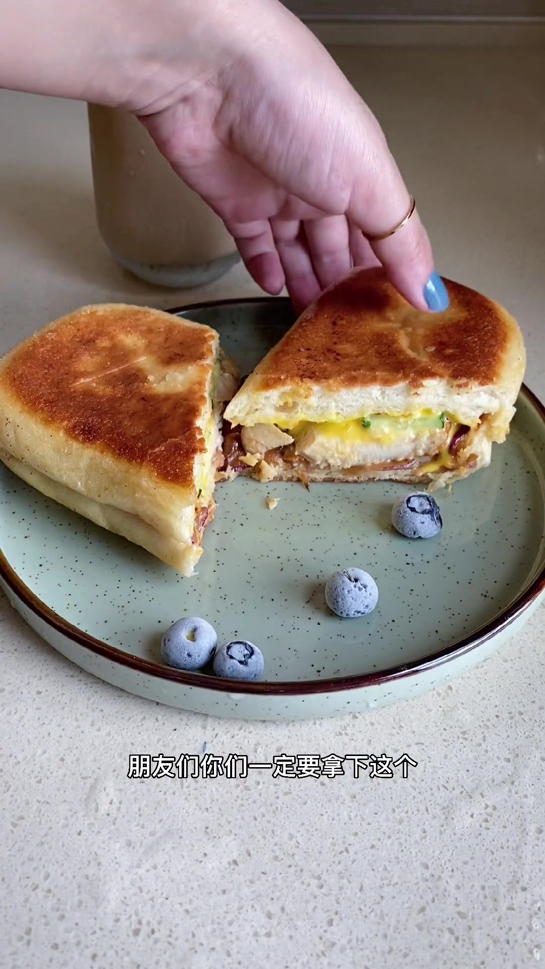 吃热乎的芝士鸡肉帕尼尼，六级能多对两题