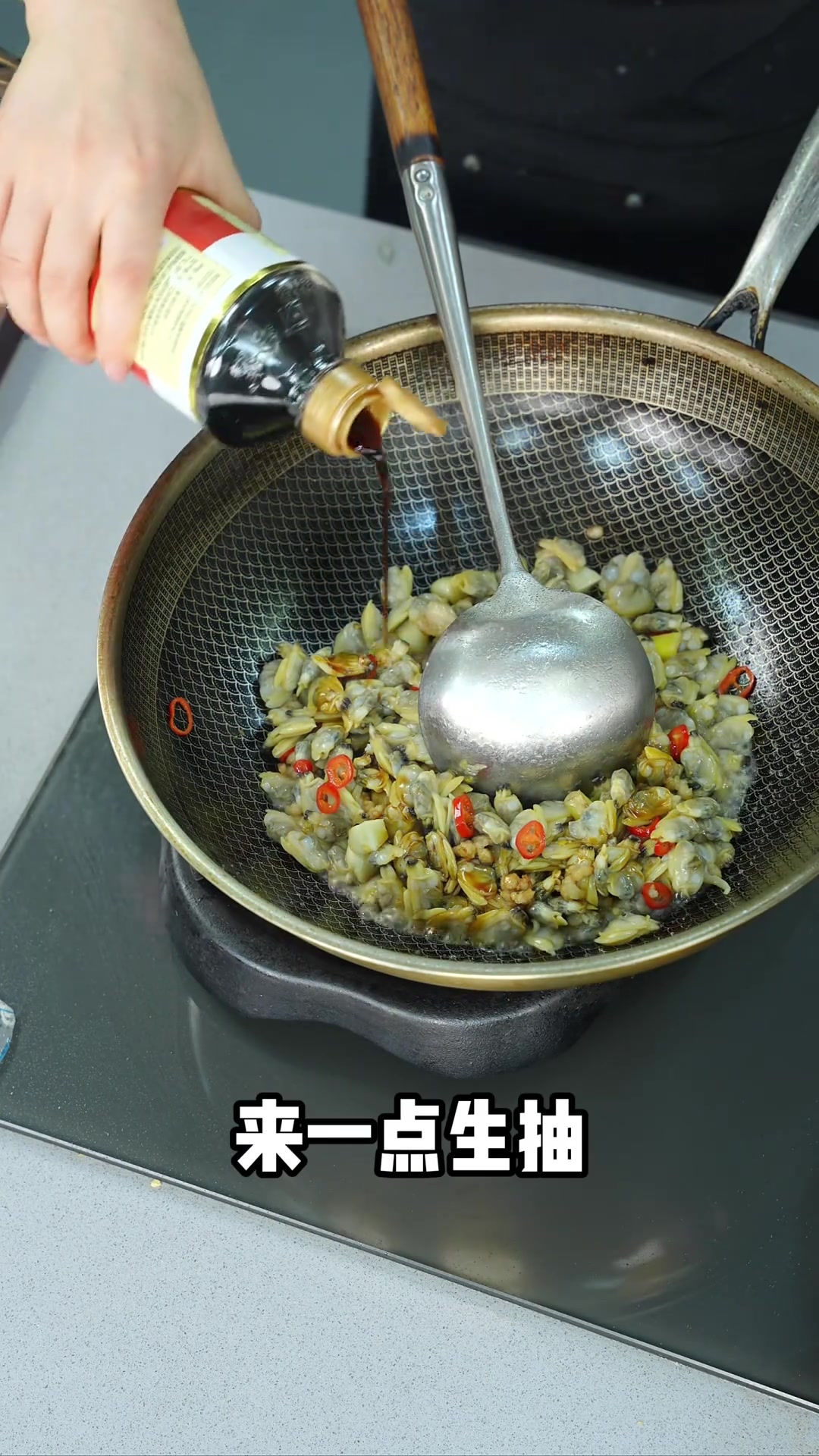 花甲肉炒韭菜心，鲜香好吃每一口都是大海的味道，下饭超赞