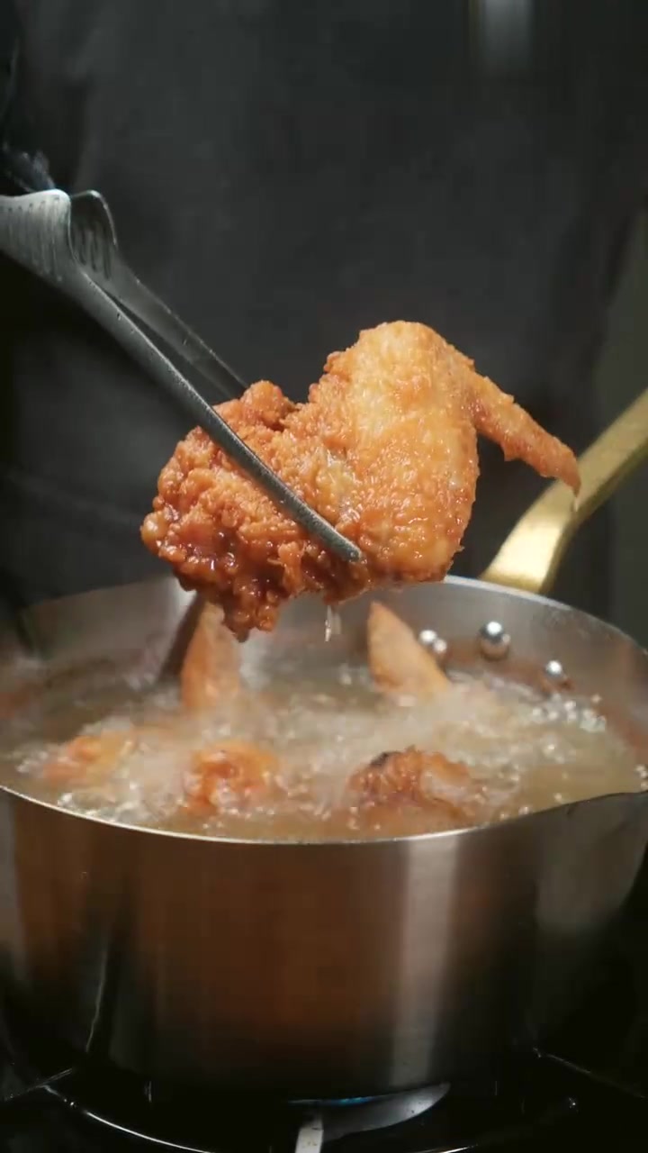 越南风味鱼露炸鸡翅｜香臭香臭的太好吃了！