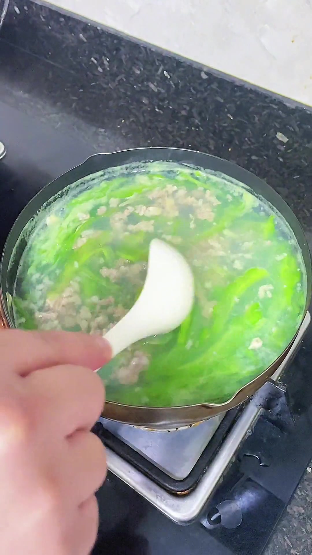 蚬肉碎苦瓜汤,家常美味,汤鲜味美微苦回甘