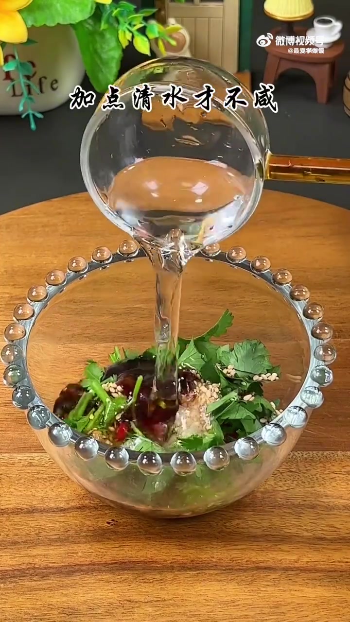 「你或许需要这份万能水煮蘸料配方」据说三伏天是减肥黄金期，你有减脂计划吗？推荐你一款减脂期