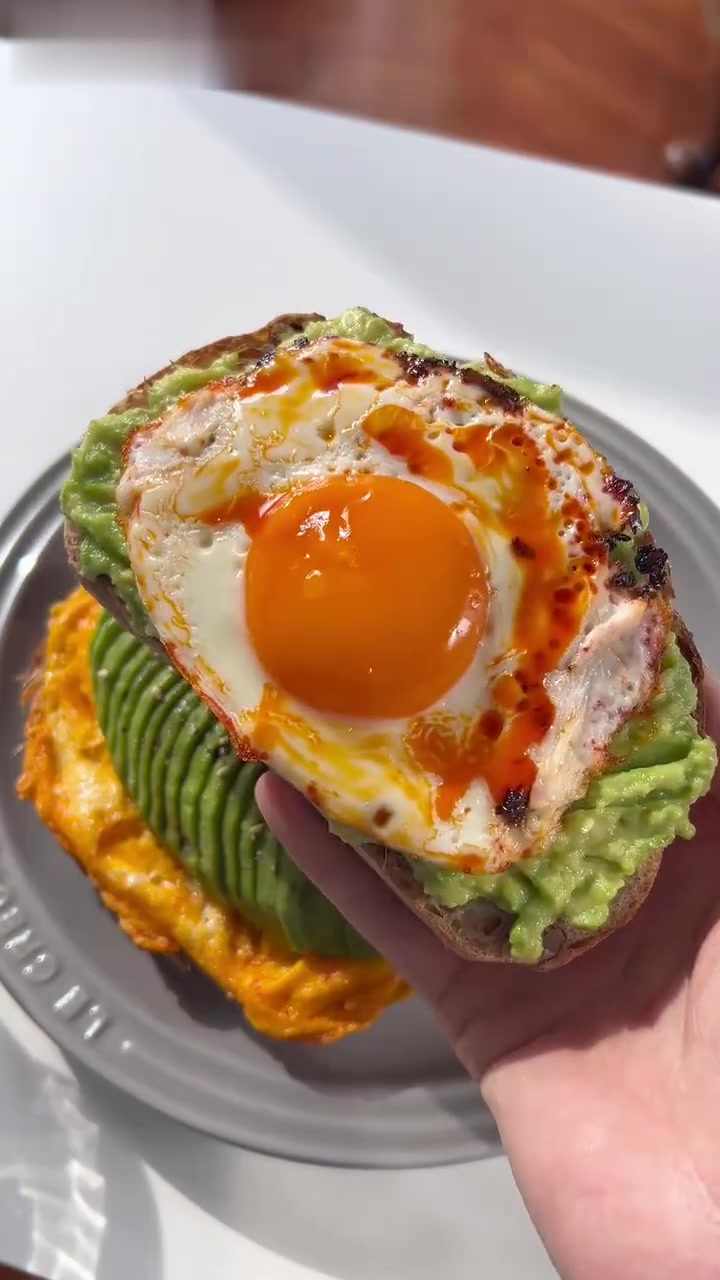 牛油果鸡蛋三明治每一口都超满足