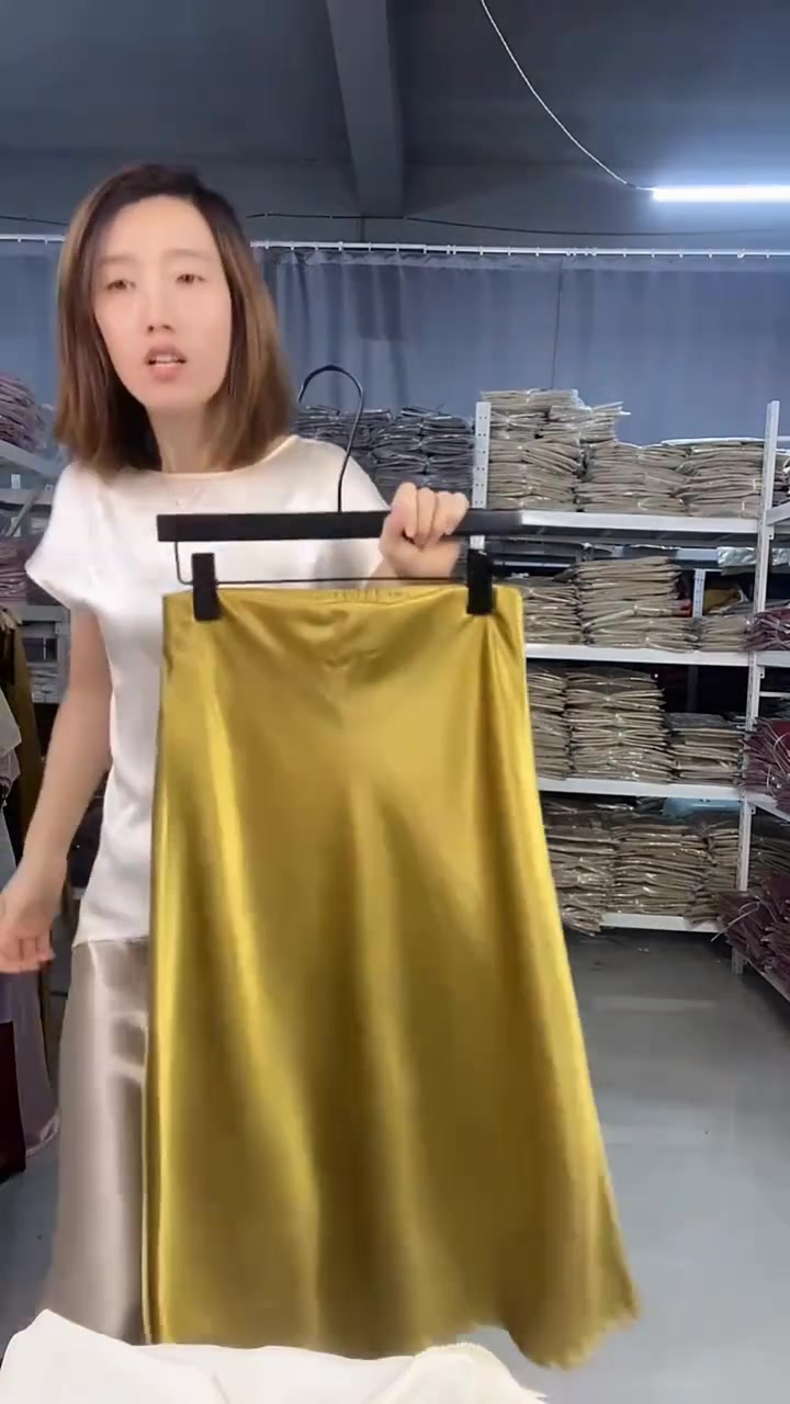 赶紧入手这款A字版鱼尾裙,让你的夏日造型更加出彩!