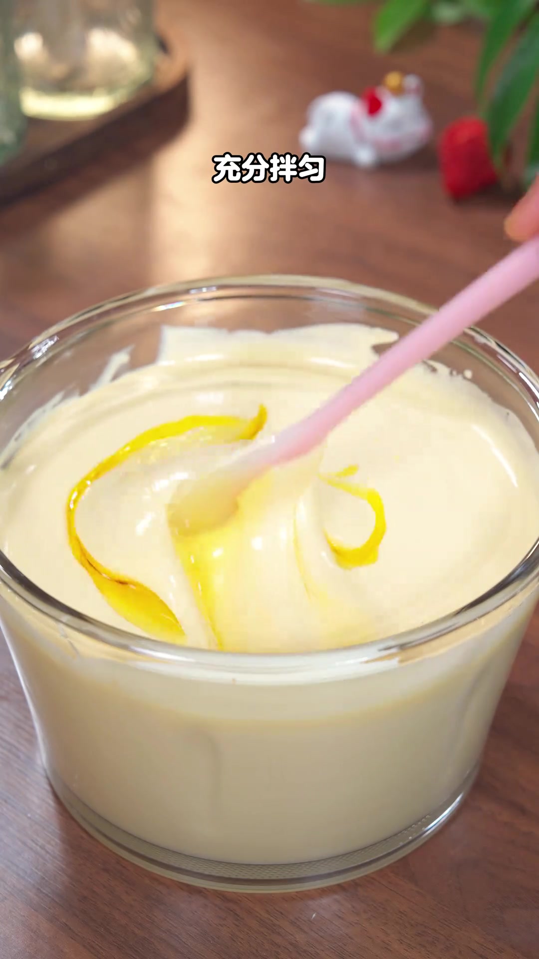 放假在家想吃蛋糕，千万别去外面买了，在家用这三种简单的食材就能做出大小朋友都爱吃的千叶纹蛋