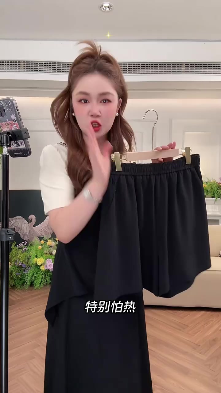 鱼尾裙摆设计，这款套装让你秒变女神 鱼尾裙 妈妈臀穿搭 遮肉连衣裙