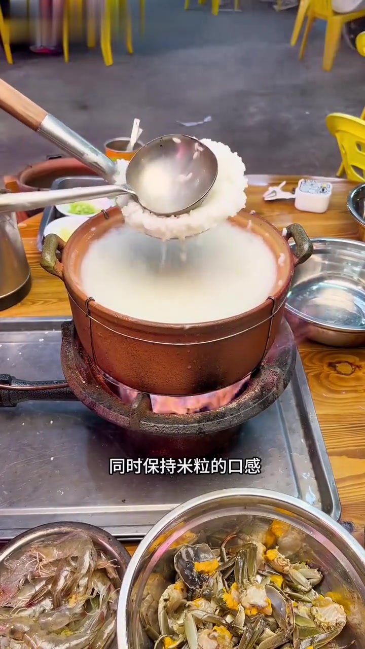 这里实称蟹一斤半，中虾一斤！如果在您那边要多少钱一锅？