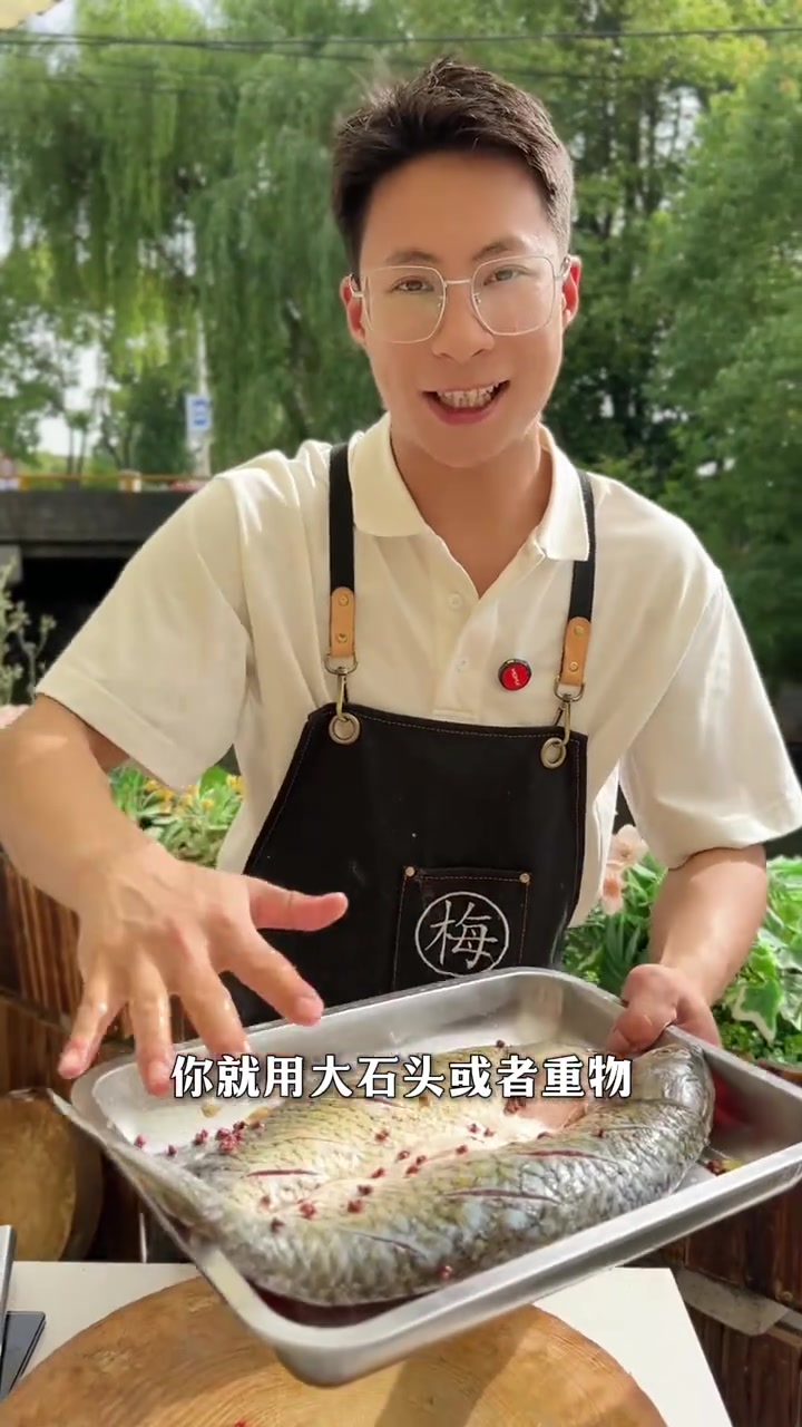 在家里做万州烤鱼就是这么简单,小啤酒都要多整一点