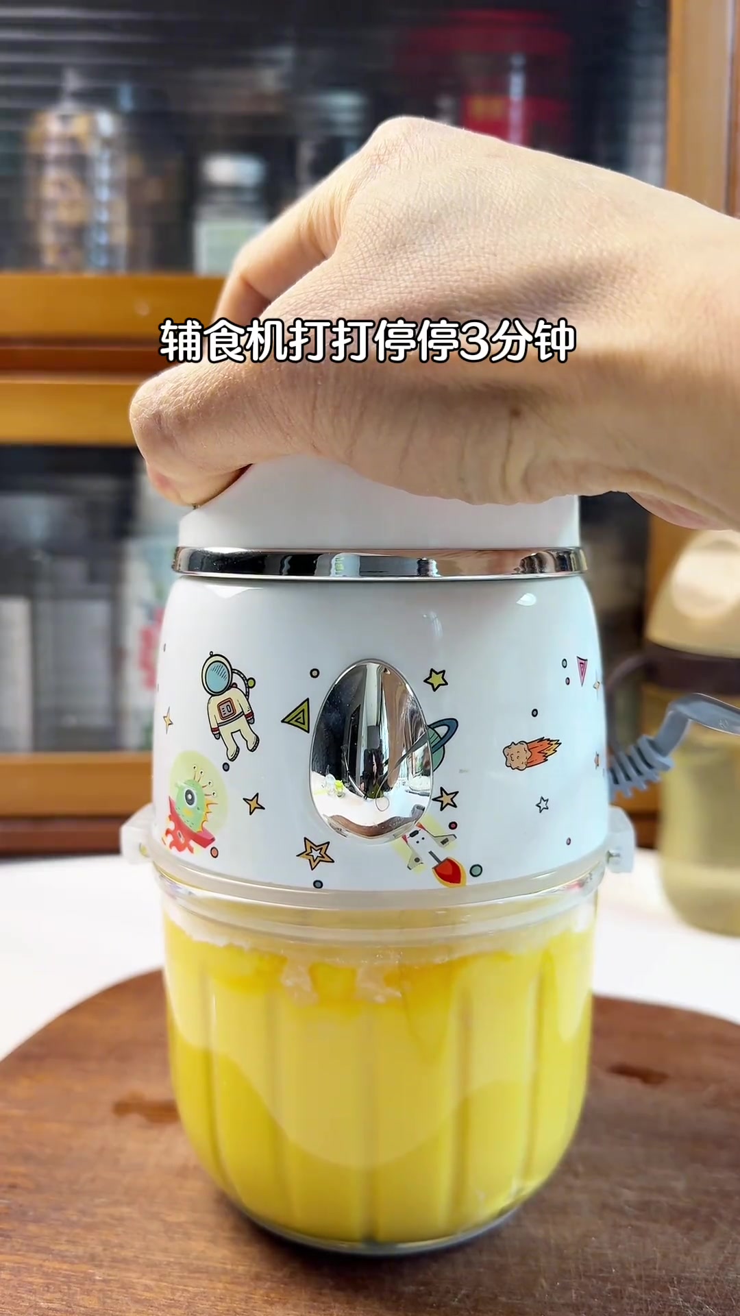 8m+米粉蒸糕用家里有闲置米粉加上鸡蛋，就能做出像云朵一下绵软的米粉蒸糕，只需要简单几步