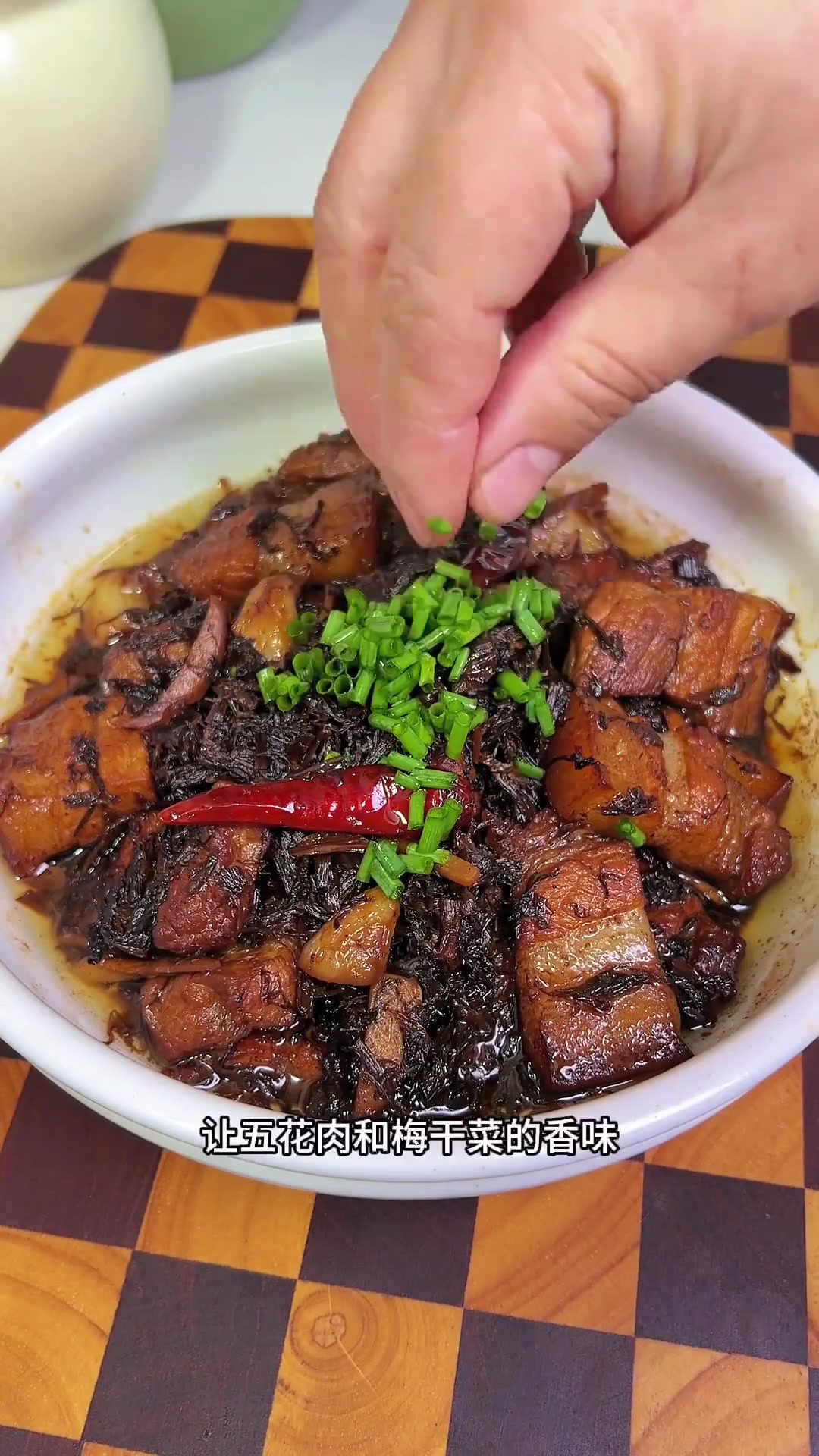 金华东阳特色美食梅干菜烧肉，做法香且简单