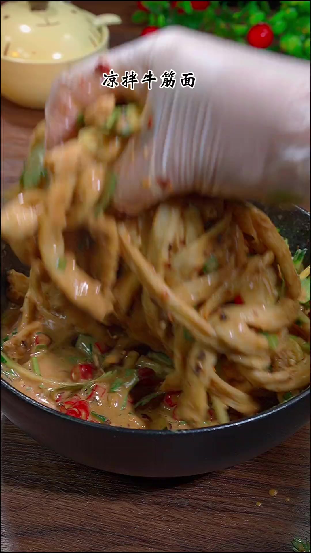 牛筋面凉拌海报