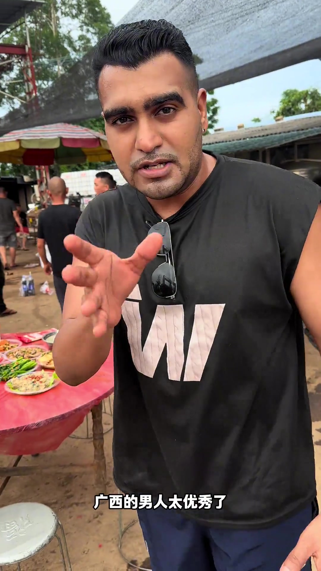 广西酒席都是男人做菜，而且广西酒席没什么菜，随便喝点