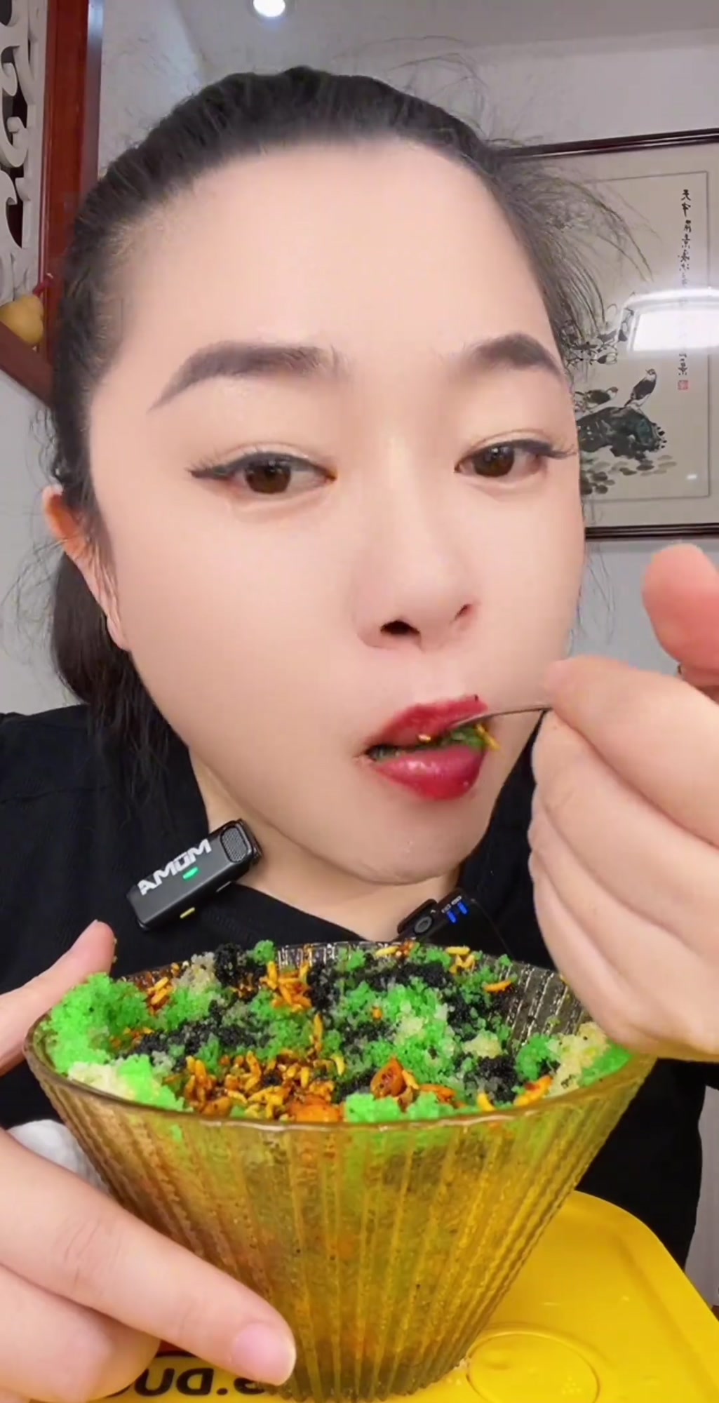 绿色的纯鱼子酱