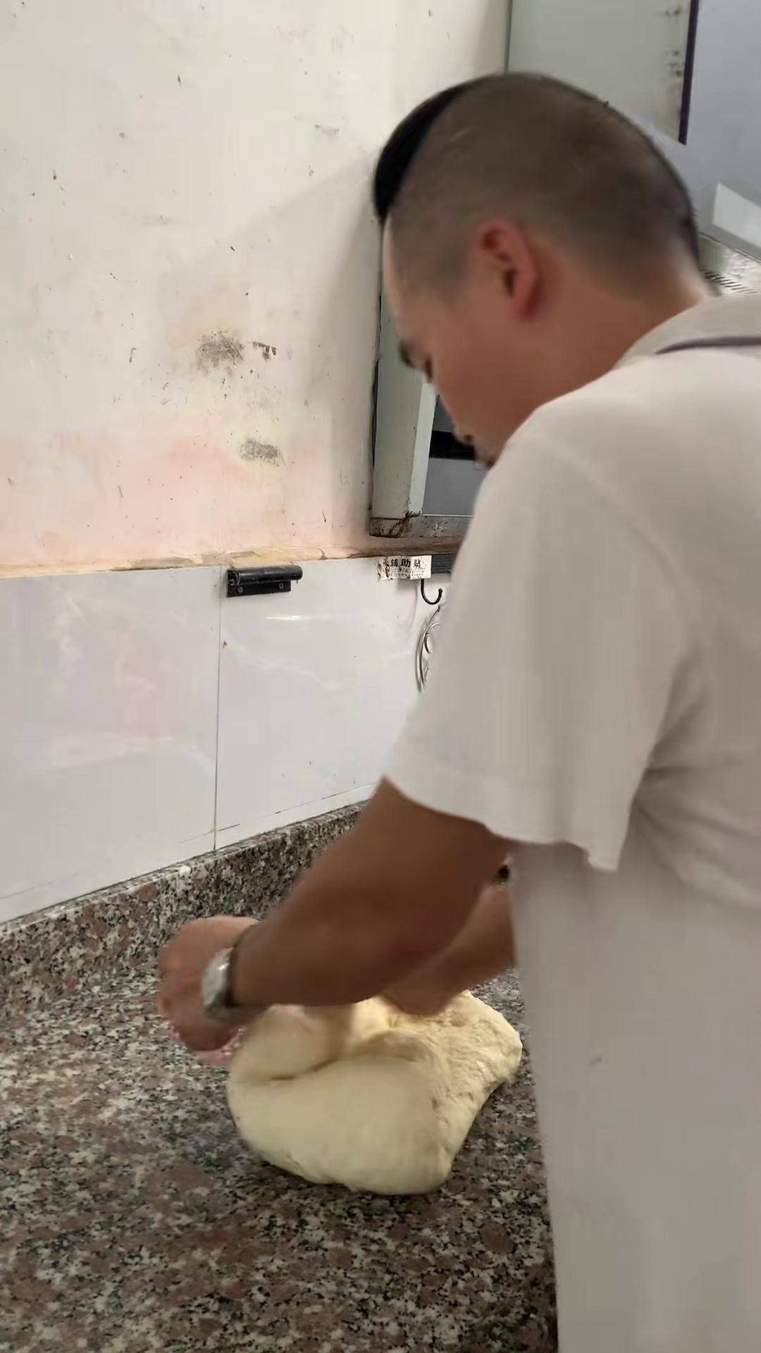 家庭版香菇生肉包完整版来了，由拥有二十年点心经验的大师傅精心制作，毫无保留分享制作过程，帮