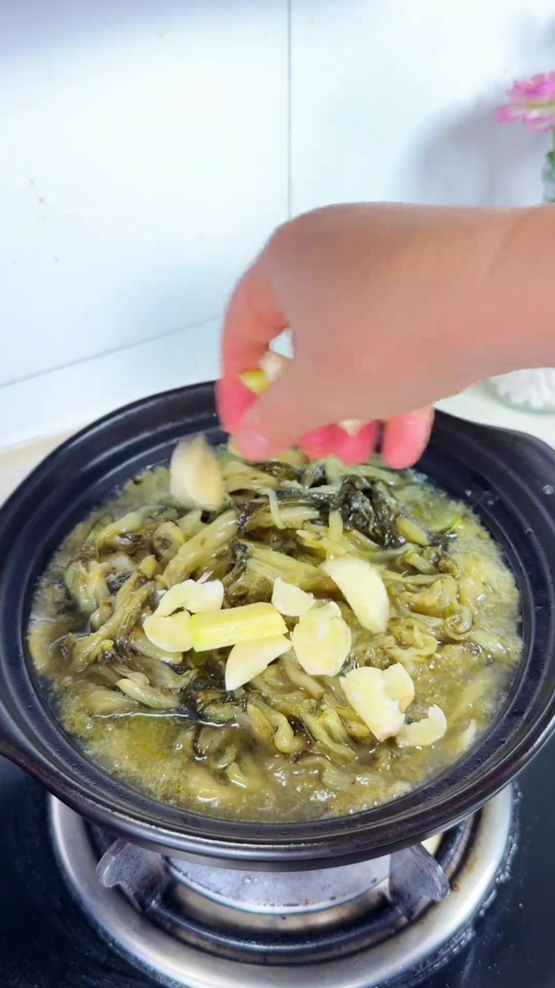 安徽广德特色美食烂腌菜炖黄瓜，臭香交融魅力独特