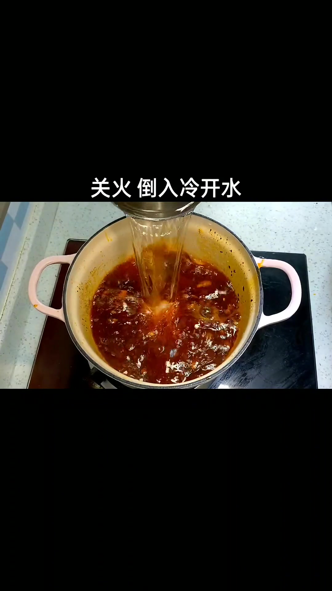 钵钵鸡调料自炒，串丸子素菜煮熟泡着吃，香辣解馋