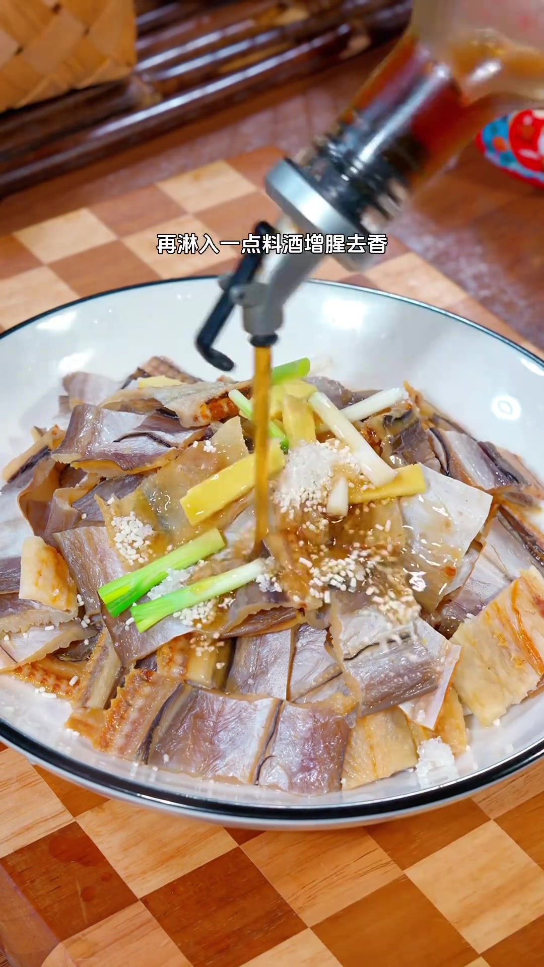 温州餐桌上少不了的清蒸鳗鱼干，鲜香下酒又下饭