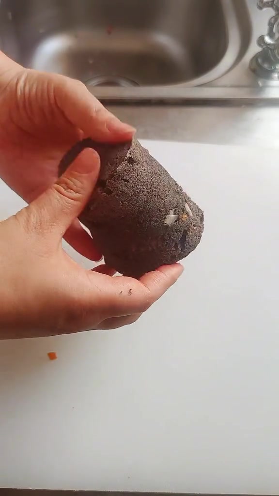 邪修方法做蛋糕，无需烤箱打发，搅一搅1分钟搞定黑芝麻无水蛋糕，简单好吃