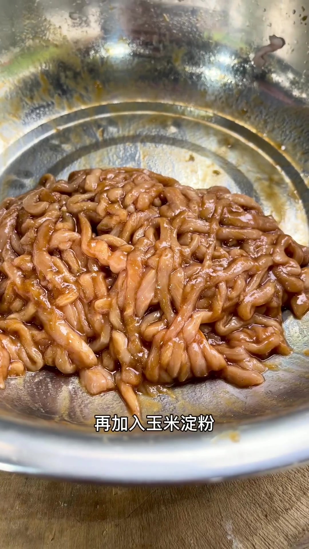 今天做道简单家常青椒肉丝做法，感谢支持