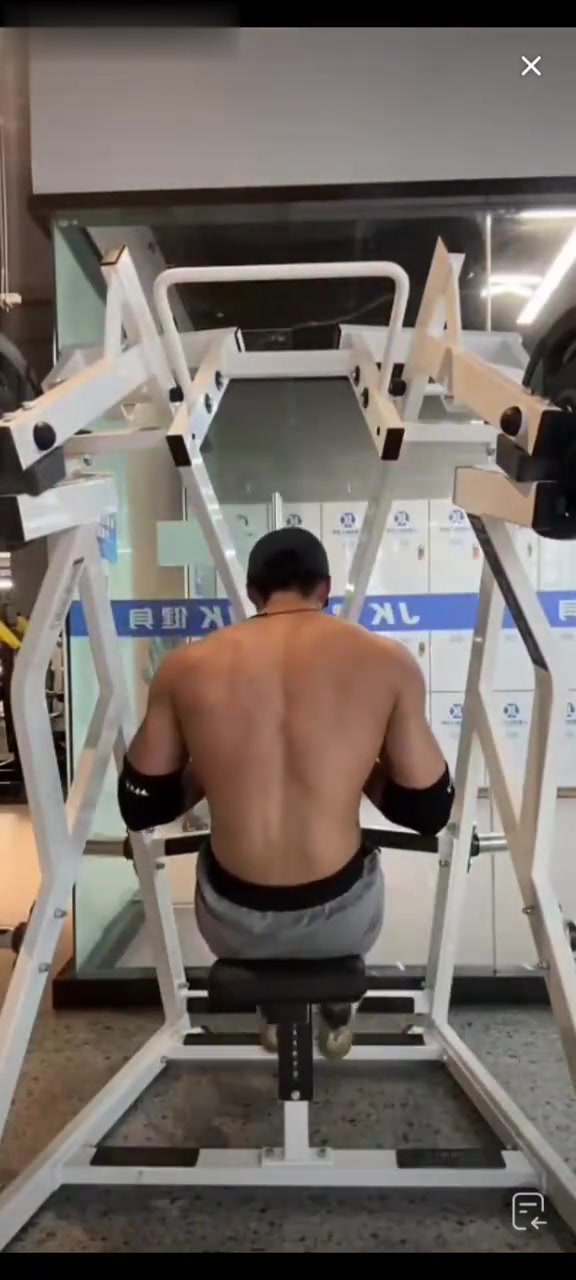 191肉量多肌肉面积大的肌肉大哥哥训练全程