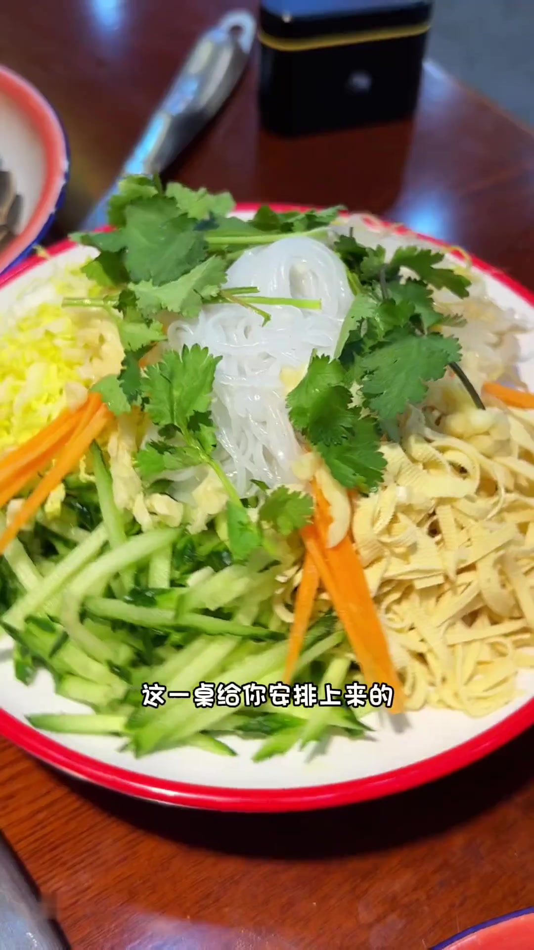 索菲亚教堂旁边的东北大花铁锅炖，下雪了大鹅吃起来啊