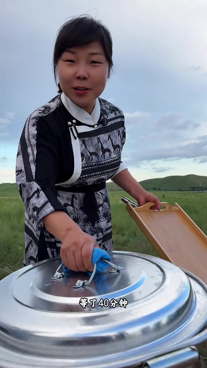 陕西女人在草原，品尝地道手把肉，体验别样草原生活