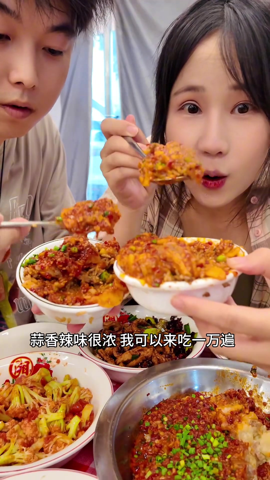 隐藏在居民楼下的土菜馆,粉蒸肉土豆泥牛腩砂锅饭,全都太好吃了