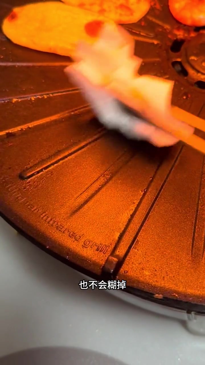 跟我一样喜欢在家吃烤肉的朋友们，也可入手我这款烤肉机哦！