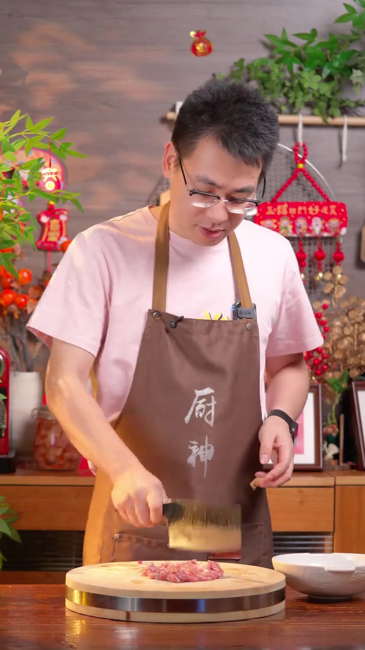 冬瓜肉圆汤，冬瓜肉圆汤好吃又好看，喜欢吃冬瓜汤的这个做法千万别错过了