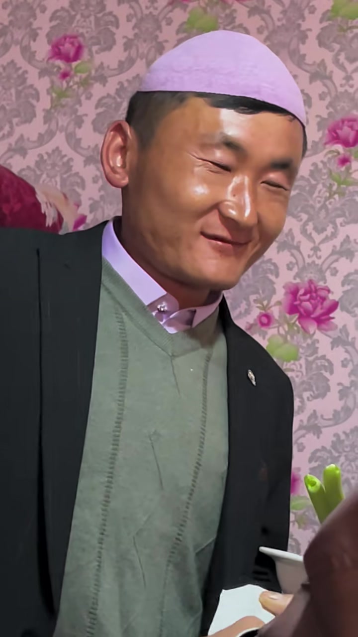 哈哈哈，这一碗火鸡面吃的新郎今生难忘呀，各种表情包都辣出来了