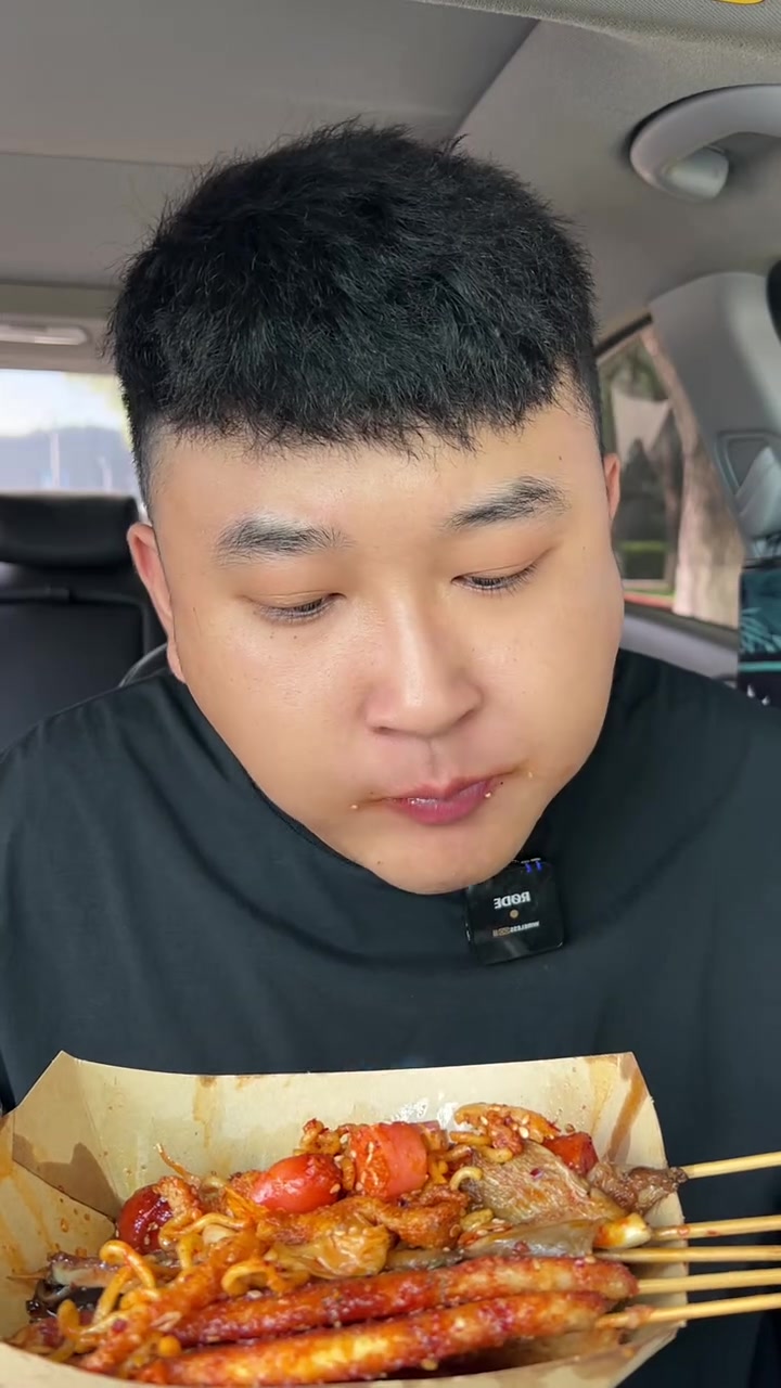 鸡柳火鸡面夹饼配炸串嘎嘎香