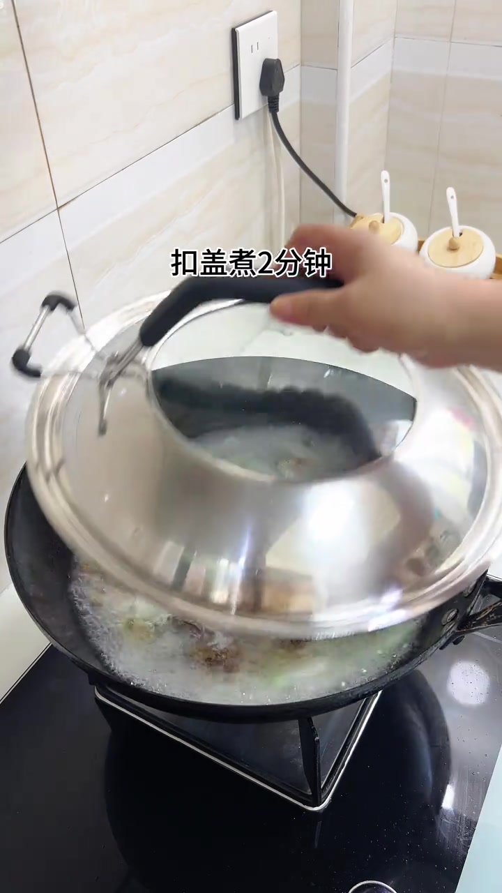 天热没有胃口的宝子，你们一定要去试一下这“冬瓜皮蛋瘦肉汤”，真的会把眉毛鲜掉，一周喝八次都